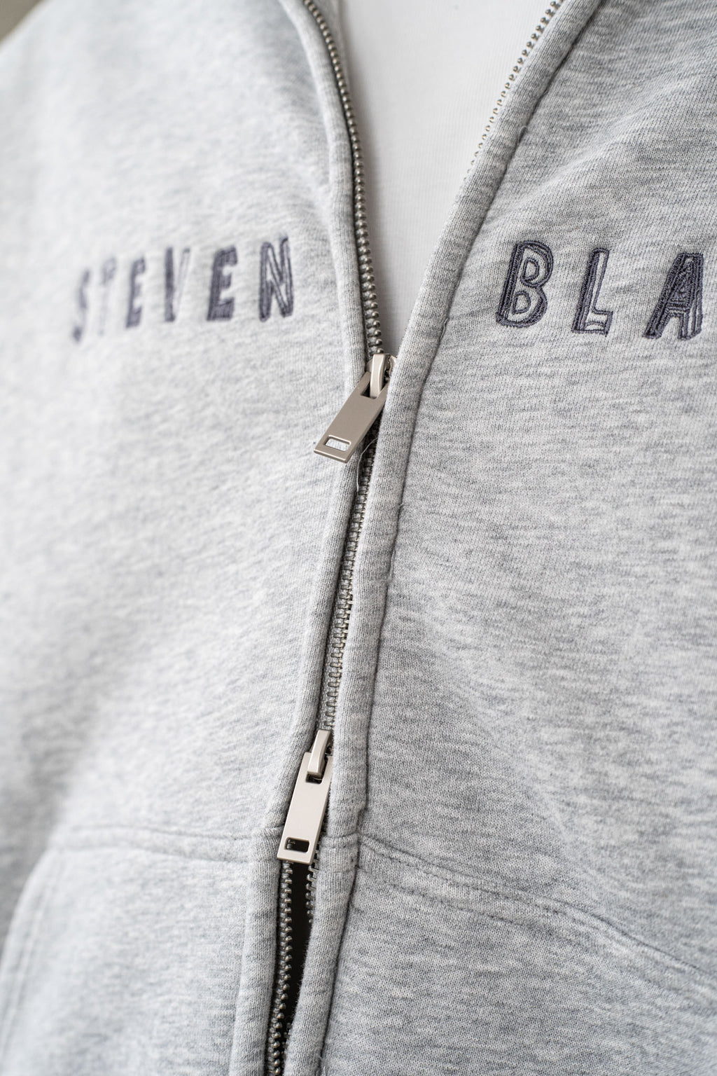 A Cinza Zip-Up Hoodie Grey